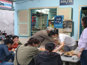 Image: 18 year old restaurant serves cheapest rice porridge in Saigon