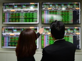 Image: Main index closes week at new record