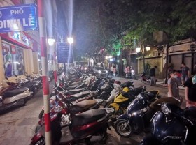 Image: Businesses continue to encroach on pavements in Hanoi