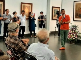 Image: Exhibition introduces 100 works of painter Linh Chi