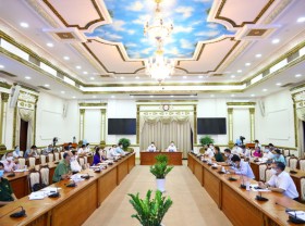Image: Ho Chi Minh City chairman demands COVID-19 checkpoints set up at traffic hubs, entrances