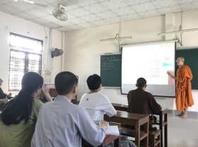 Image: In Vietnam's Thua Thien-Hue, monk helps students prepare for life-deciding exam