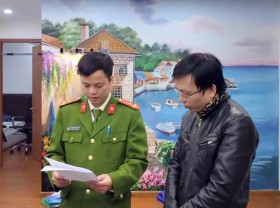 Image: Married Vietnamese couple probed for trading large amount of personal data