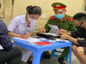 Image: More than 100 people fined for not wearing face masks in Hanoi