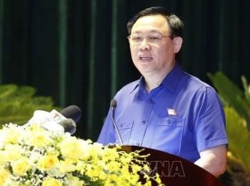 Image: NA Chairman meets with voters in Hai Phong