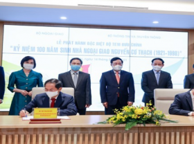 Image: Stamp set published to honor Vietnamese diplomat