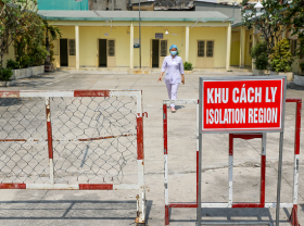 Image: Those bringing foreign experts into Vietnam must ensure safety and efficiency