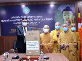 Image: Vietnam Buddhist Sangha presents medical equipment to India