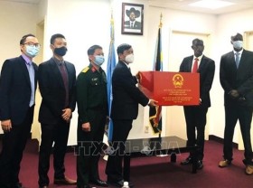 Image: Vietnam presents medical supplies to South Sudan