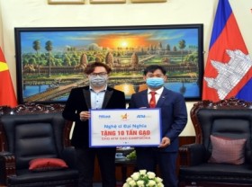 Image: Vietnamese artist association donate 15 tons of rice to support Cambodian people