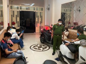 Image: Vietnamese karaoke bar caught servicing foreigners despite commitment to suspension over COVID-19