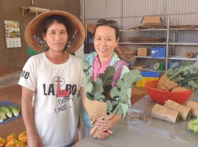 Image: Vietnamese woman works to involve ethnic minority farmers in clean agriculture