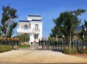 Image: Vietnam’s Lam Dong Province pulls down unauthorized mansion