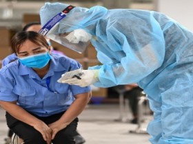 Image: Workers to be prioritized for Covid 19 vaccines