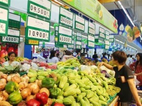 Image: Saigon Co.op stocks up extra essential goods, hand sanitizers, masks