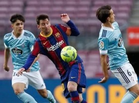Image: Football: Barca title hopes ended by Celta defeat