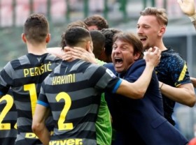 Image: Football: Inter Milan crowned champions of Italy for first time in 11 years