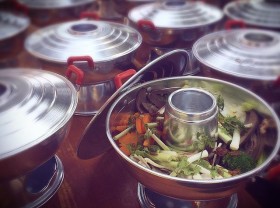 Image: Strangely, hot pot “sighs” in the West, guests “sweat” enjoy it