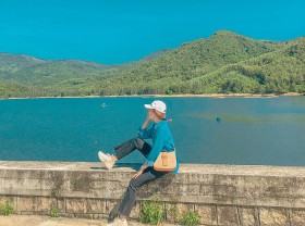 Image: There is a beautiful My Binh lake like a muse in the heart of Binh Dinh