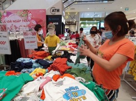 Image: Total retail sales of goods and services up nearly 31% in April