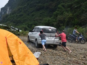 Image: Camping, enjoy food by the stream on holidays
