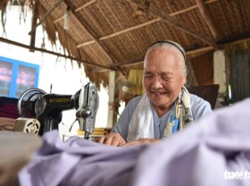Image: Grandmother Tu likes to make blankets for people in need