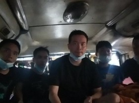Image: Chinese caught hiding in cardboard boxes on bus traveling southward in Vietnam