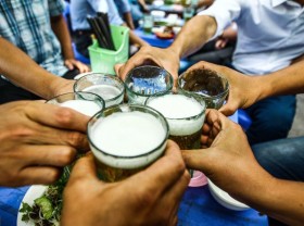 Image: Hanoi closes beer parlors to curb coronavirus spread