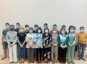 Image: Ten caught using drugs at Hanoi karaoke shop despite ban