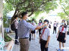 Image: Vietnamese central city closes all schools after latest COVID-19 case reported