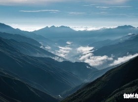 Image: Sea of ​​clouds embracing the mountain, blowing the wind in Hang Dong