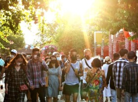 Image: Tourists flock to Hoi An for the holiday season too crowded
