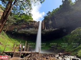 Image: Pristine Lieng Nung Waterfall in Dak Nong Province