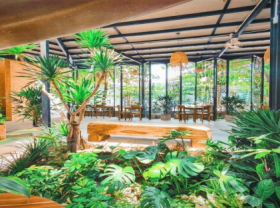 Image: The beautiful garden cafes attracting tourists in Nha Trang