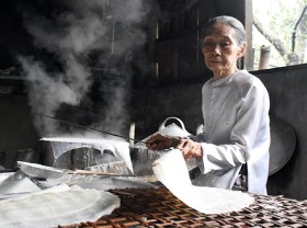 Image: Tuy Loan rice paper making village