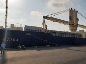 Image: Two trains for HCMC’s first metro line arrive at Khanh Hoi Port