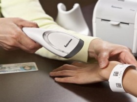 Image: Vietnam considers to use tracking bracelets for quarantined people