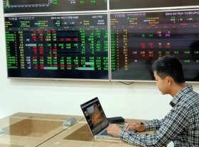 Image: VN30 stocks send VN-Index rising to new record