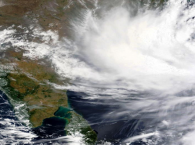 Image: India States evacuated thousands of people as strong cyclone approaches