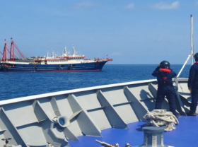 Image: Philippines refuses to withdraw ships from Bien Dong sea amid tensions with Beijing
