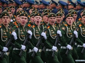 Image: Russia holds military parade to mark V-Day