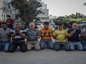Image: World breaking news today May 17 Israel launches new airstrikes Hamas continues to fire rockets