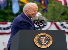 Image: World breaking news today May 2 Biden frantic after forgetting he put mask in his pocket