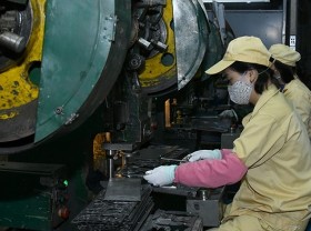 Image: Hanoi boosts production and business activities amid COVID-19