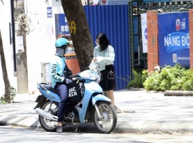 Image: Busy season for delivery drivers during pandemic