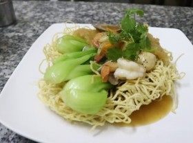 Image: Chinese stir-fried noodles: crunchy goodness