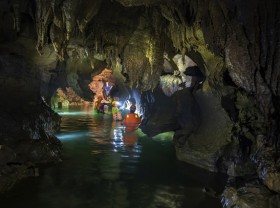 Image: Discovering Chà Lòi cave in Quảng Bình