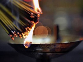 Image: Fire caused by incense burning destroys four houses in An Giang