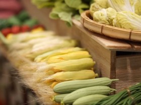 Image: Hanoi woman makes lifelike mini vegetables out of clay