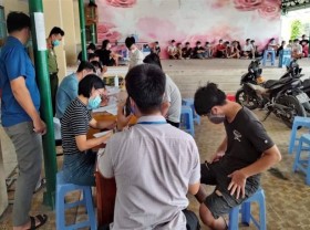 Image: HCMC fines 42 gamers, owner of Internet shop VND96 million